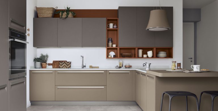 Veneta Cucine: Carrera F1 Malto Plus 880, Gianduia 882