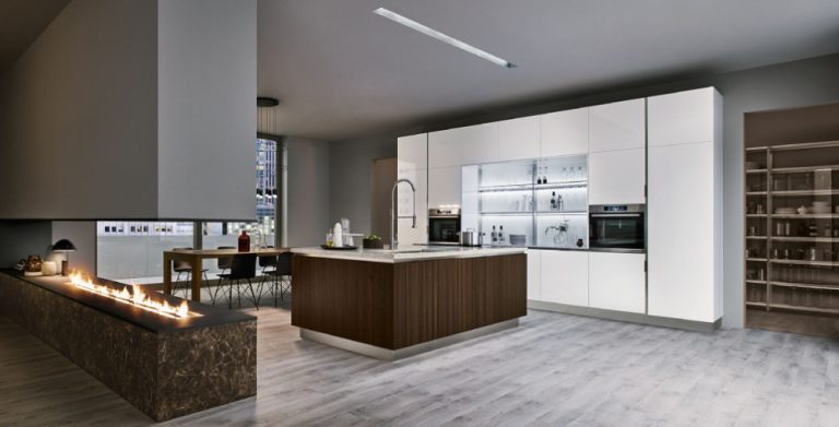 Veneta Cucine: Extra.Go Bianco Puro 214, Rovere Botte 789